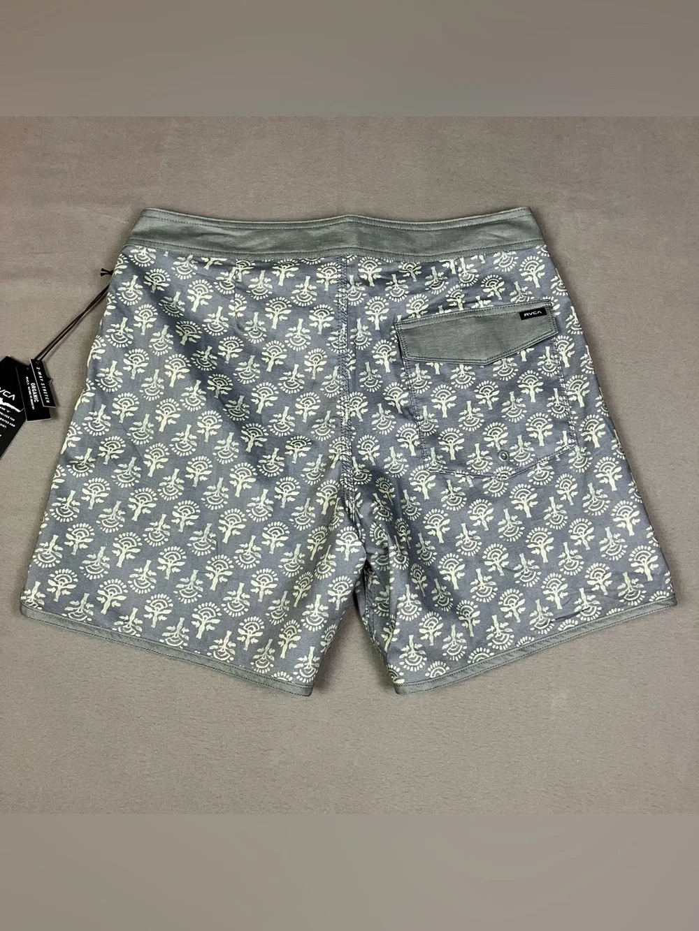 RVCA Freeport Trunks Men’s Size Green Grey Floral 16 Board Shorts NWT!